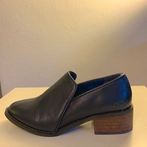 NEW - Dark Navy Matt & Nat vegan leather loafers